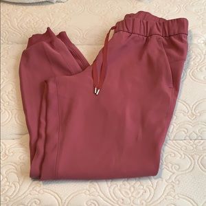 Lululemon on the fly jogger size 8